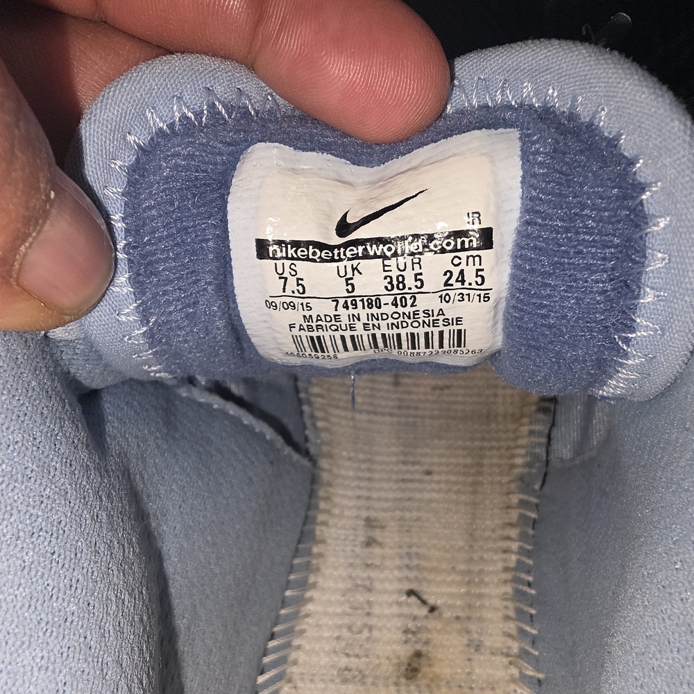 Nike Blue Running Shoes - Picture 7 of 8